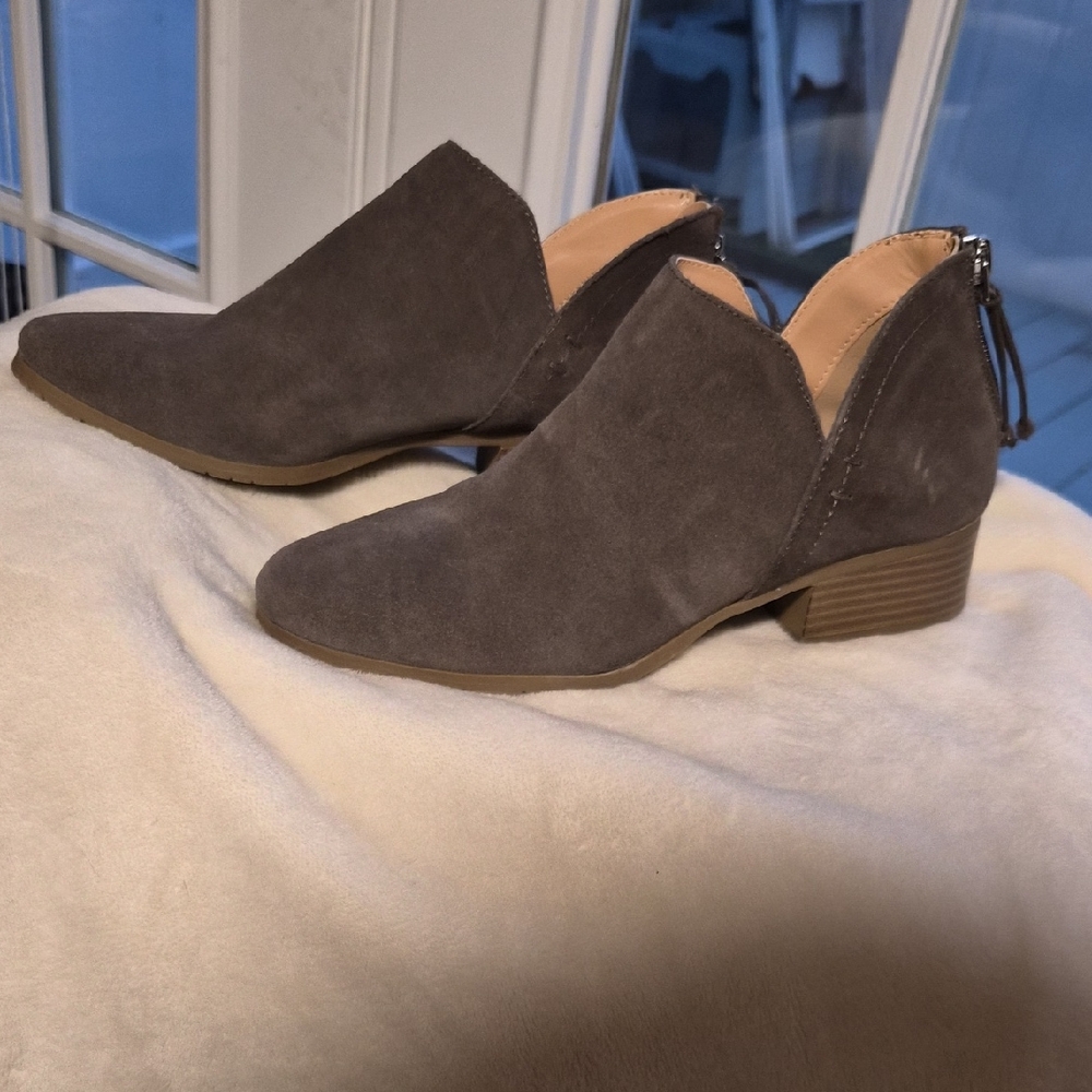 Kenneth Cole Reaction Gray Suede D'Orsay‎ Booties